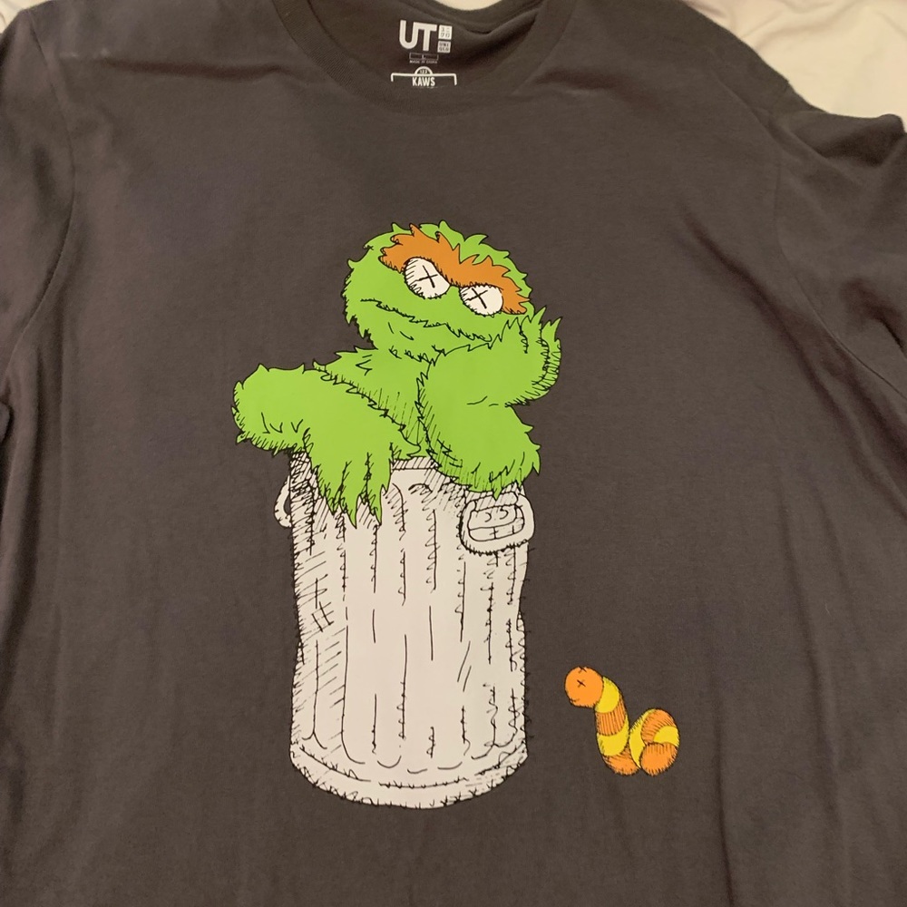LARGE KAWS x SESAME STREET TEE